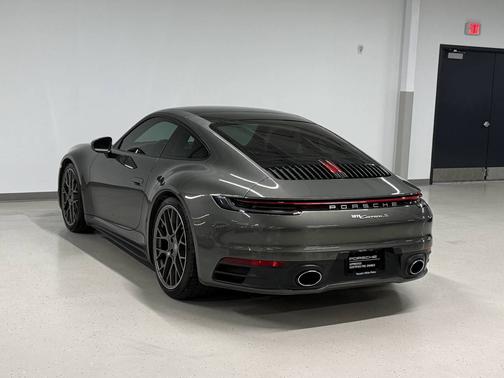 Aventurine Green Metallic 2020 Porsche 911