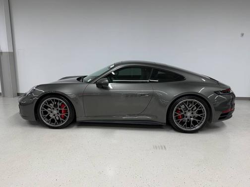 Aventurine Green Metallic 2020 Porsche 911