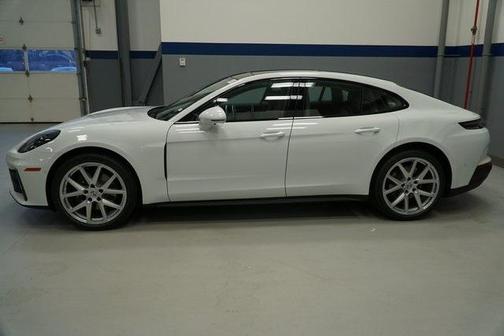 2026 Porsche Panamera 4