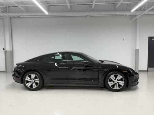 2025 Porsche Taycan 