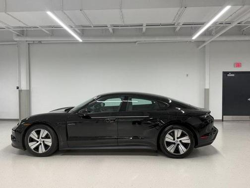 2025 Porsche Taycan 