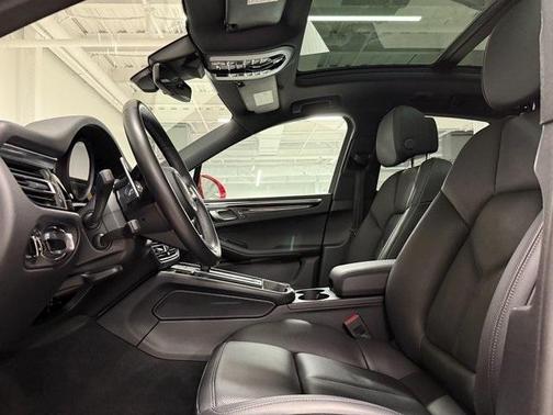 2022 Porsche Macan S