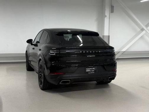 Chromite Black Metallic 2026 Porsche Cayenne
