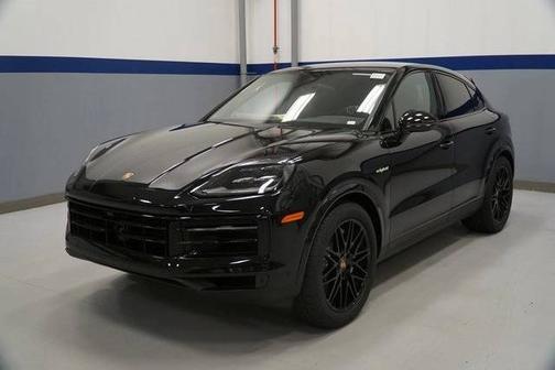 Chromite Black Metallic 2026 Porsche Cayenne