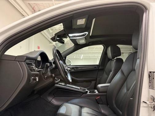 2022 Porsche Macan Base