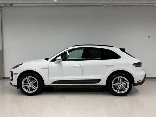 2022 Porsche Macan Base