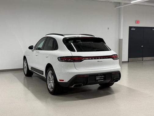 2022 Porsche Macan Base