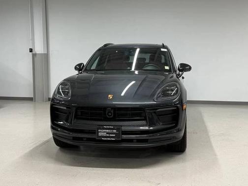 Volcano Grey Metallic 2026 Porsche Macan