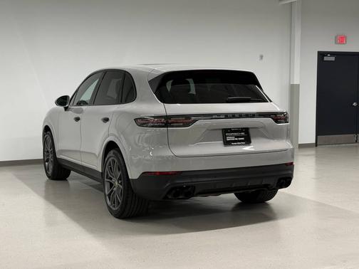 Chalk 2023 Porsche Cayenne