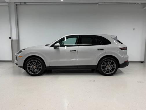 Chalk 2023 Porsche Cayenne