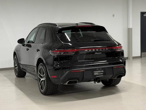 2026 Porsche Macan 