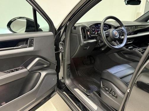 2025 Porsche Cayenne Base