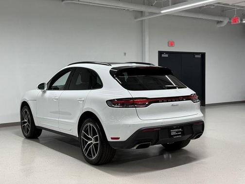2025 Porsche Macan Base