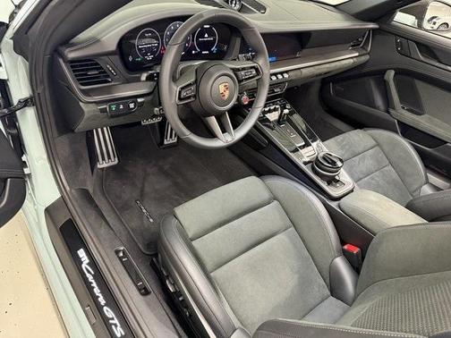 2025 Porsche 911 Carrera GTS