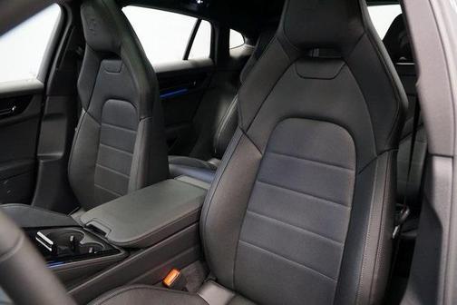2025 Porsche Panamera 4