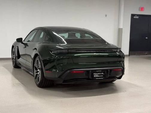 Oak Green Metallic Neo 2025 Porsche Taycan