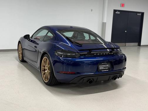 Gentian Blue Metallic 2025 Porsche 718 Cayman
