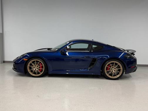 Gentian Blue Metallic 2025 Porsche 718 Cayman