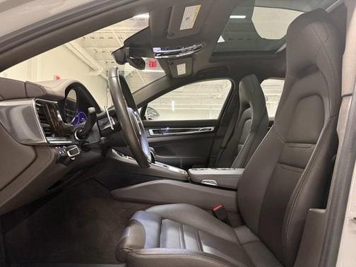 2022 Porsche Panamera 4 Platinum Edition