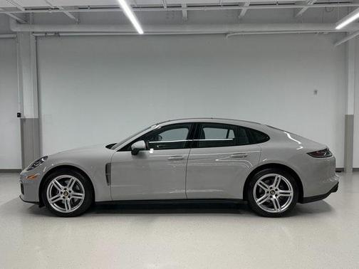 2022 Porsche Panamera 4 Platinum Edition