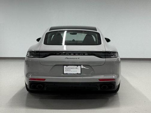 2022 Porsche Panamera 4 Platinum Edition