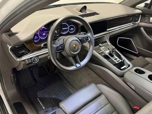 2022 Porsche Panamera 4 Platinum Edition