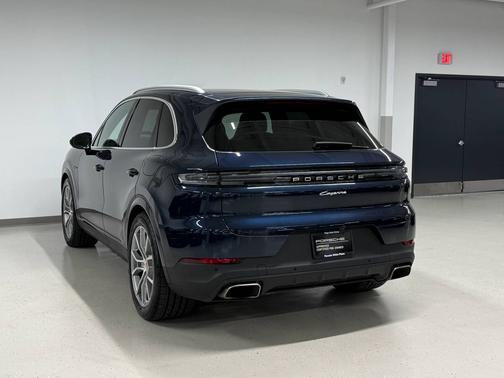 Algarve Blue Metallic 2026 Porsche Cayenne