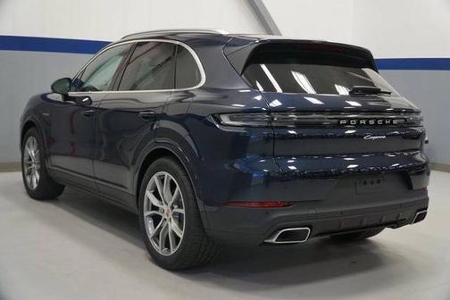 Algarve Blue Metallic 2026 Porsche Cayenne