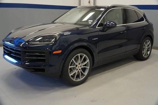 Algarve Blue Metallic 2026 Porsche Cayenne