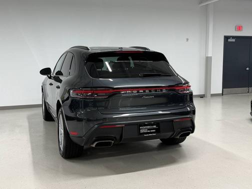 Volcano Grey Metallic 2026 Porsche Macan