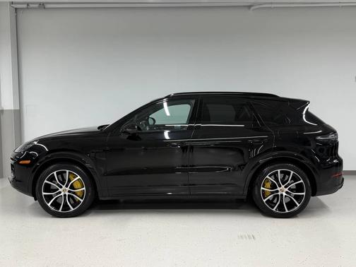 2023 Porsche Cayenne 