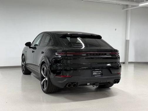 Chromite Black Metallic 2026 Porsche Cayenne