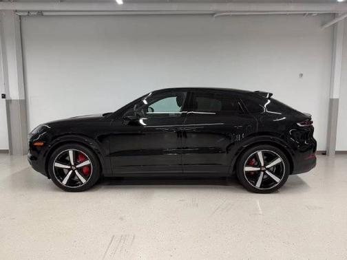 Chromite Black Metallic 2026 Porsche Cayenne