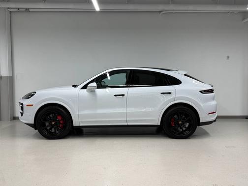 Carrara White Metallic 2026 Porsche Cayenne