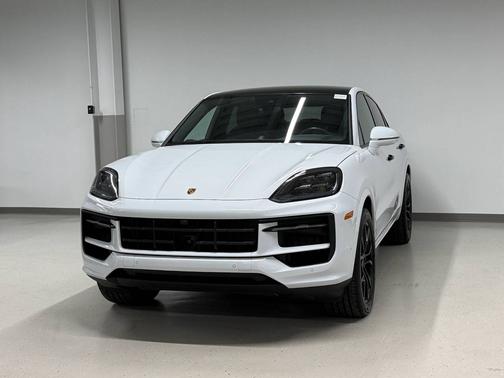 Carrara White Metallic 2026 Porsche Cayenne