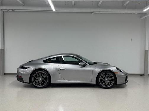 2025 Porsche 911 Carrera