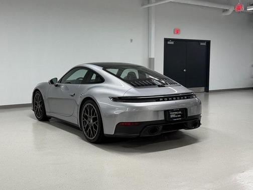 2025 Porsche 911 Carrera