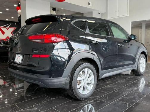 Black 2021 Hyundai TUCSON SE