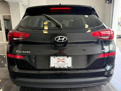 Black 2021 Hyundai TUCSON SE