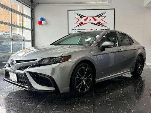 Silver 2024 Toyota Camry SE