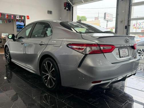 Silver 2024 Toyota Camry SE