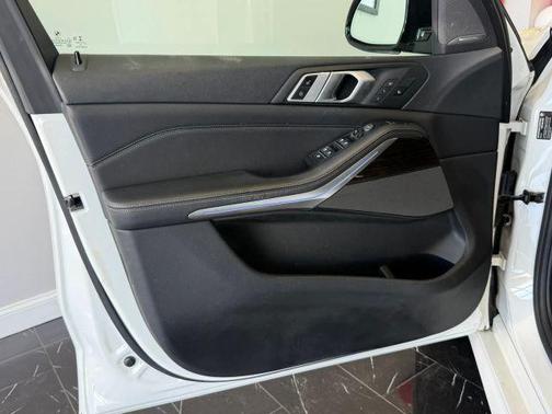 White 2019 BMW X5 xDrive50i