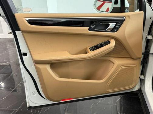 White 2016 Porsche Macan S