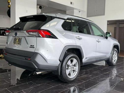 2022 Toyota RAV4 Hybrid XLE