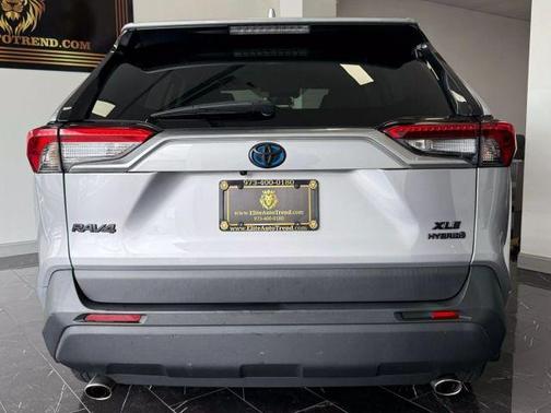 2022 Toyota RAV4 Hybrid XLE