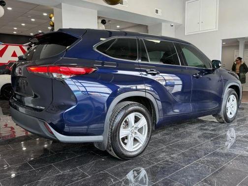 2020 Toyota Highlander LE