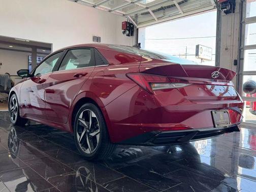 2022 Hyundai ELANTRA Limited