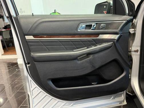 Silver 2019 Ford Explorer Platinum
