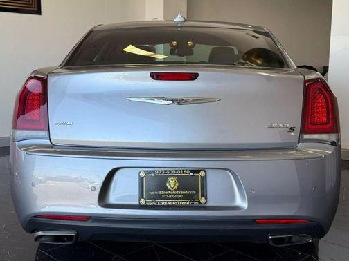 2018 Chrysler 300 S