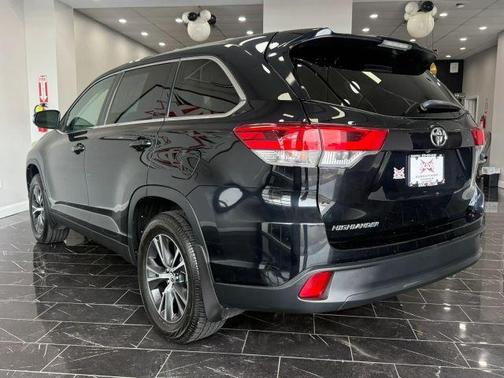 Black 2019 Toyota Highlander LE